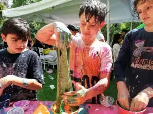 Fiesta de ciencia con experimento slime